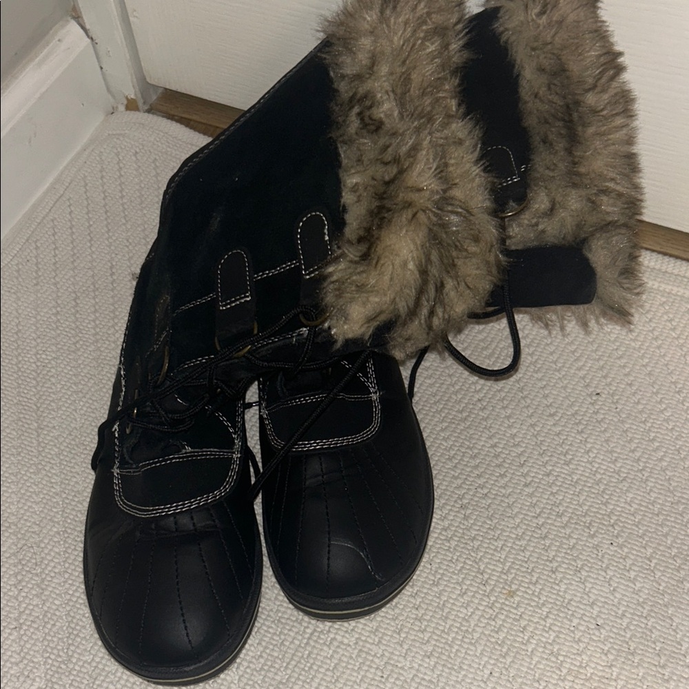 DSW Black Boots with Brown Fur Trim